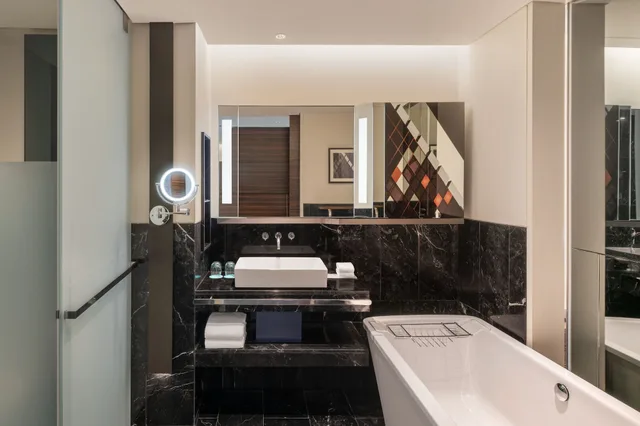 غرفة تنفيذية بسريرين منفصلين، LE MERIDIEN BANGKOK 3/3