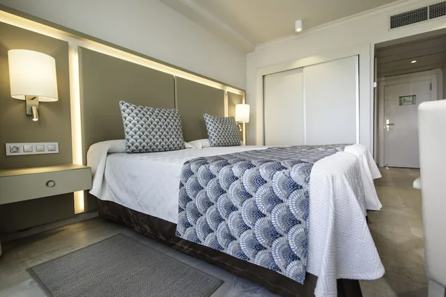 غرفة بإطلالة على المسبح بشرفة مفردة بسرير مزدوج، Spring Hotel Vulcano 4/5