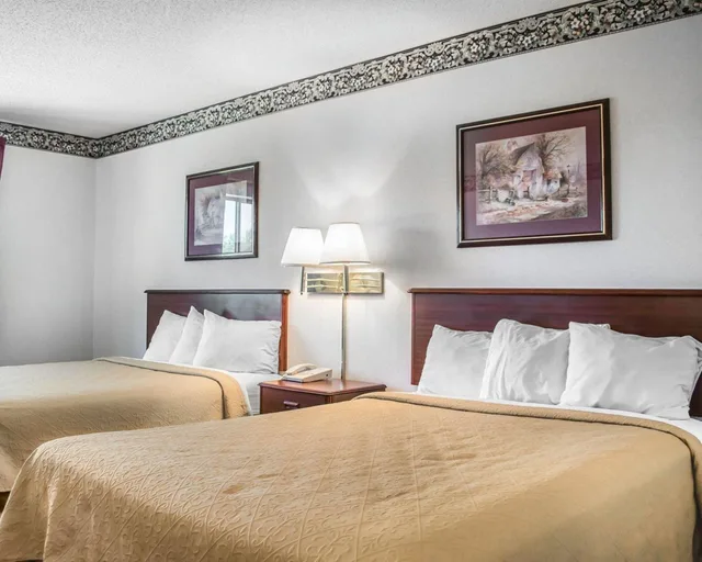 غرفة قياسية بسريرين كوين، Quality Inn & Suites Brooks Louisville South 2/4