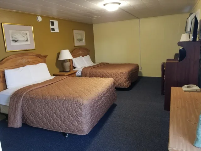 Room, 2 Queen Beds, Rodeway Inn La Crosse 1/3