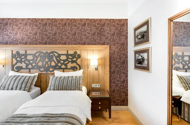 غرفة ديلوكس بسرير مزدوج مع سرير إضافي، Eurostars Metropole 1/10