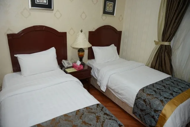 غرفة قياسية بسرير مزدوج، Plaza Athenee Hotel 7/10