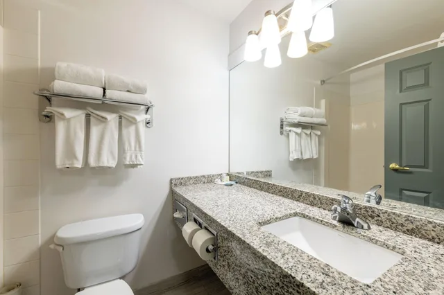 جناح بغرفتي نوم، Ramada Limited Golden 2/3