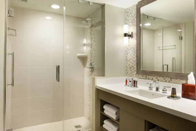 غرفة بسريرين كوين بإطلالة على البحر لذوي الإعاقة، Fort Lauderdale Marriott Pompano Beach Resort and Spa 6/8