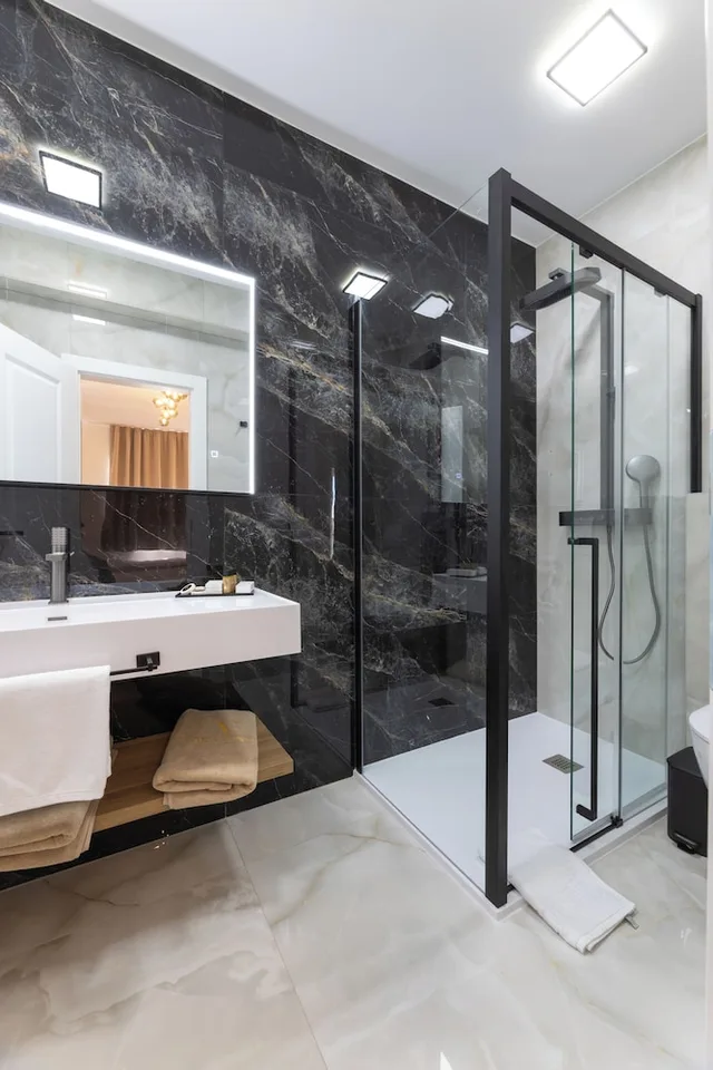 غرفة ثلاثية بسرير كوين بشرفة، VILLA KATARINA 10/10