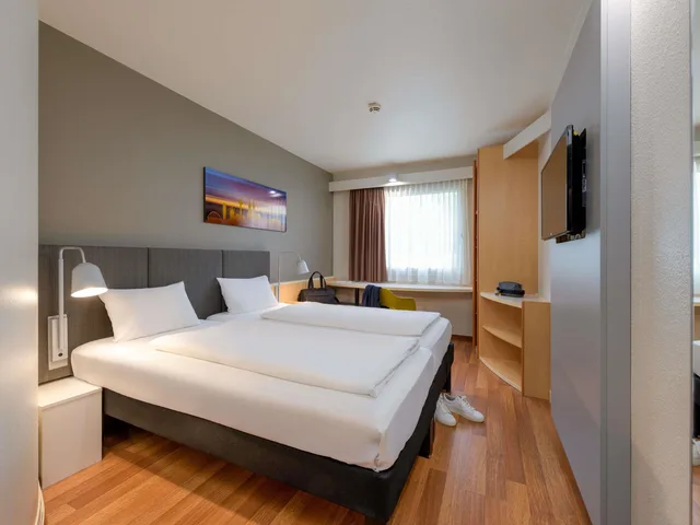 Standard, Twin Beds, Ibis Cologne Airport Hotel 1/10