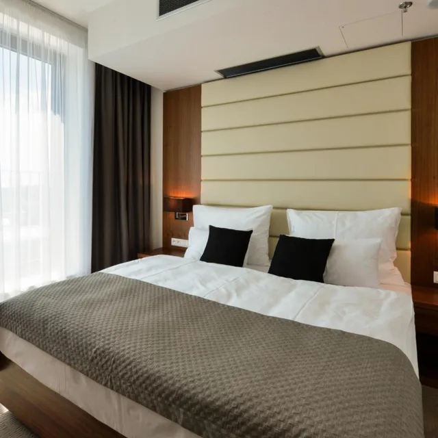 Suite, Grid Hotel 2/7