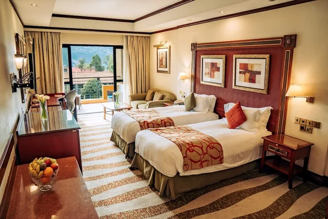 غرفة سوبيريور بسريرين منفصلين، Kigali Serena 1/3