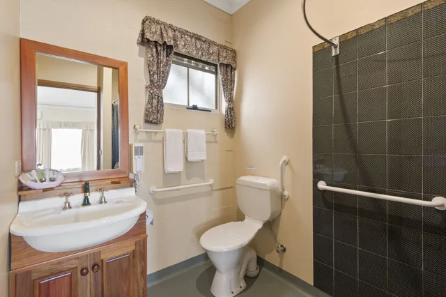 كوخ فاخر بسريرين كوين بغرفتي نوم، Swansea Cottages & Motel Suites 3/3