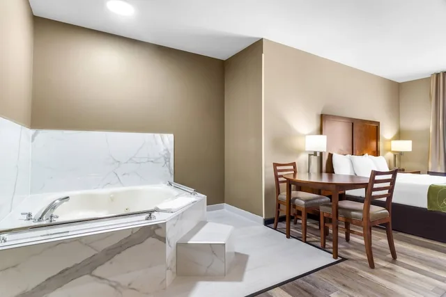 جناح بسرير كينج لذوي الإعاقة، Comfort Suites Mount Vernon 3/8
