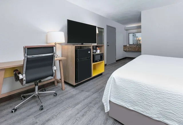 غرفة بسرير مزدوج للمدخنين، Days Inn by Wyndham Greenville MS 5/8