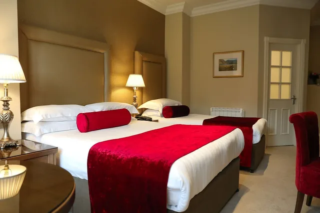 Room, Triple, 1 Double and 1 Single Bed, International Hotel Killarney 5/8