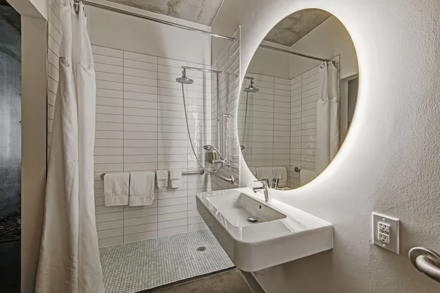 لوفت بسريرين مزدوجين لذوي الإعاقة، NYLO Las Colinas Hotel, Tapestry Collection by Hilton 3/5