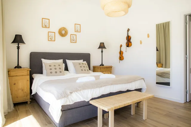 غرفة بسرير كينج بإطلالة على المسبح، Casa Luisandra 2/2