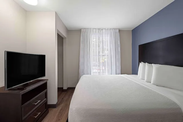 جناح سوبيريور بسرير كينج وسرير كوين بغرفتي نوم مع أريكة، Extended Stay America Suites - St Louis - Fenton 3/6