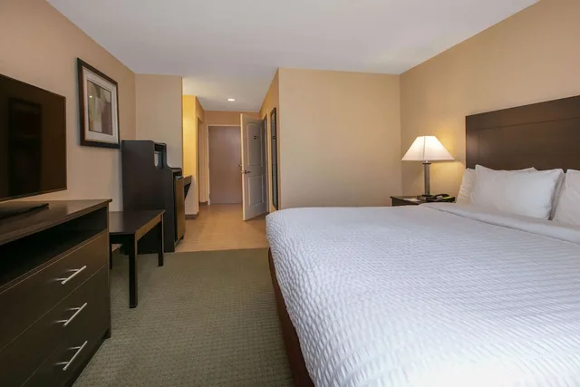 غرفة بسرير كينج لذوي الإعاقة، Days Inn And Suites By Wyndham Florence Jackson Area 1/5