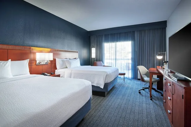 غرفة بسريرين كوين لذوي الإعاقة، Courtyard Chicago Highland Park/Northbrook 2/6