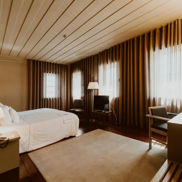 جناح جونيور، Hotel Da Oliveira 4/7