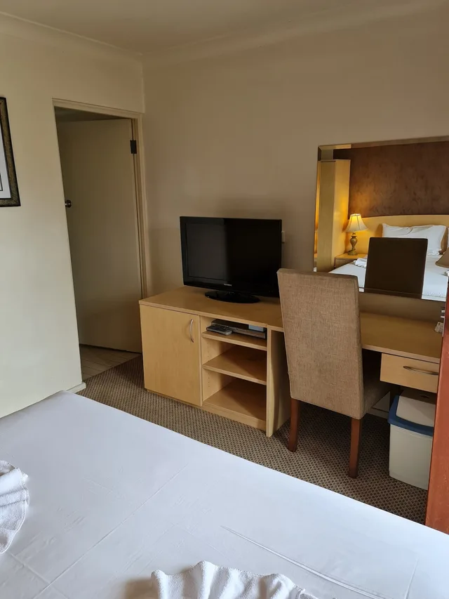 Room, Twin Beds, Country Plaza Motel Taree 10/10