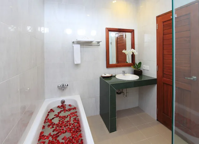 غرفة ديلوكس بسرير كينج بإطلالة على الحديقة، Bhuwana Ubud Hotel 8/10