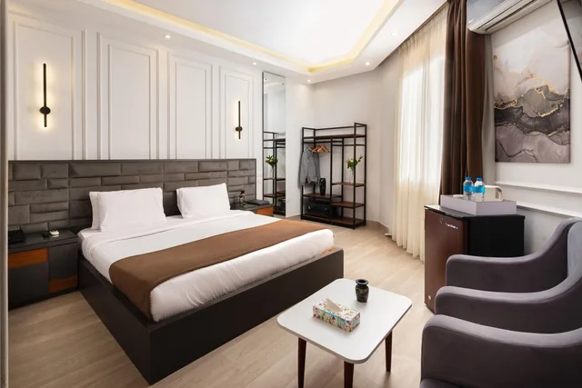 غرفة ديلوكس بسرير كينج، Capital Hotel 2/2