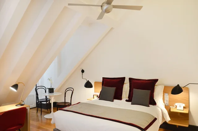 Room, Queen Bed, Browns Central Hotel 1/10