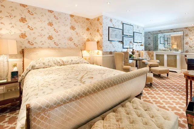 استوديو ديلوكس، Milestone Hotel 1/8