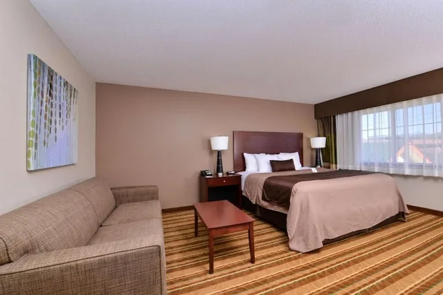 Suite, King Bed, Queen Bed, Sofa, Old Mill Inn Omaha NE 1/1