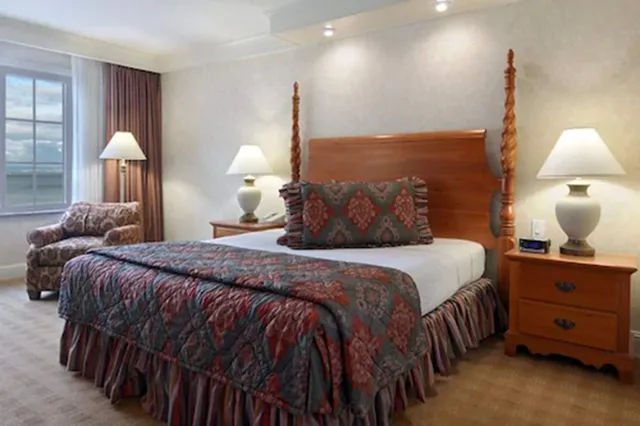 City, King Bed، Bay Landing Hotel 1/4