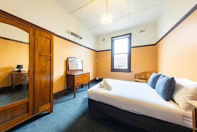 غرفة بسرير مزدوج أو سريرين منفصلين بحمام خاص، Strathfield Hotel 2/10
