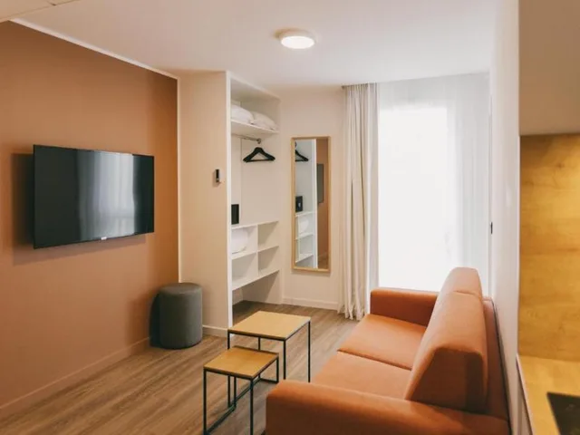 جناح جونيور، MADAME VACANCES- RESIDENCE LES CONSULS DE LA MER 1/1