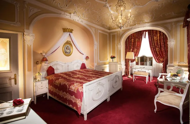 Superior, King Bed, Bristol Salzburg 8/10
