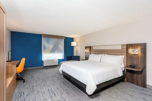 Standard, Queen Bed, Accessible, Holiday Inn Express Hotel And Suites Florida City Gateway To Keys 5/9