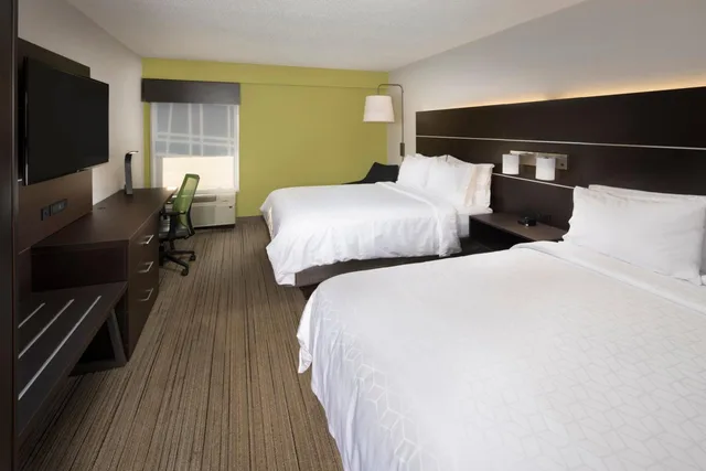 Room, Twin Beds, Accessible, Holiday Inn Express Middlesboro 1/5