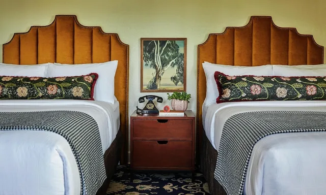 Graduate, 2 Double Beds, Campanile View، Graduate by Hilton Berkeley 2/4