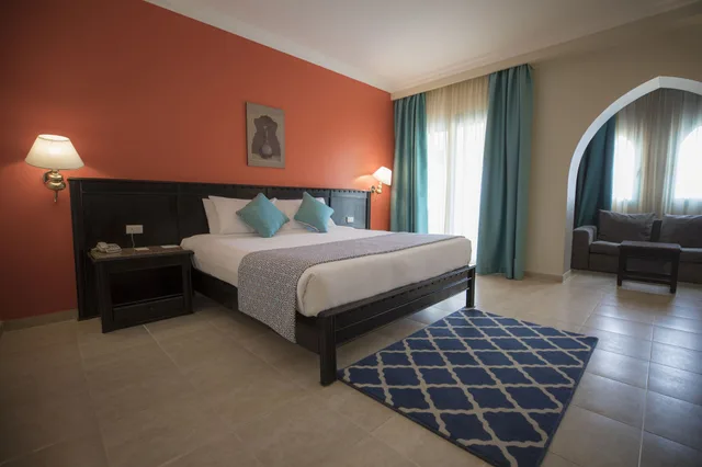 غرفة سوبيريور بإطلالة جزئية على البحر، Sunrise Garden Beach Resort and Spa 2/4