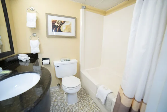 غرفة كلاسيكية بسريرين مزدوجين بإطلالة على البحر بشرفة، The Oceanfront Inn 7/9