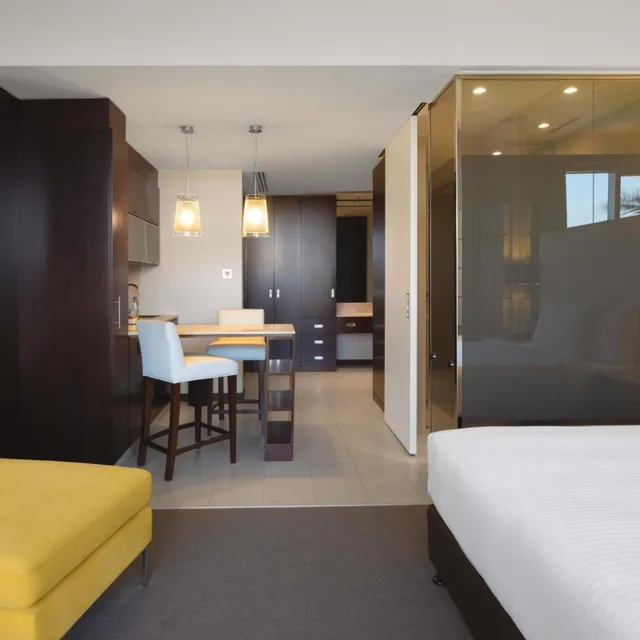 استوديو بسرير كينج بمطبخ صغير، Centro Sharjah Rotana 3/7