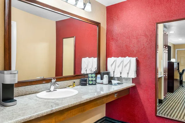 غرفة بسرير كينج لذوي الإعاقة، Best Western Plus Yosemite Way Station Motel 5/5