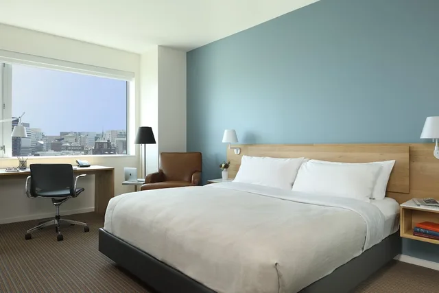 غرفة ديلوكس بسرير كينج، The Study Hotel at University City 1/8
