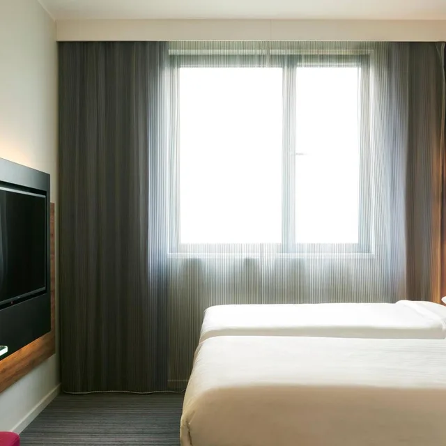 غرفة بسريرين منفصلين، Moxy Paris Charles de Gaulle Airport 3/7