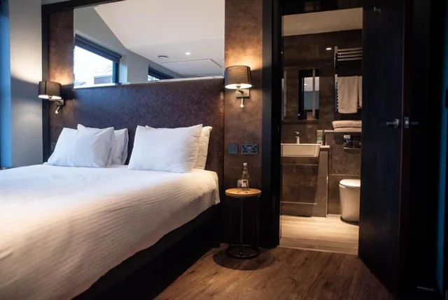 Deluxe, King Bed, Ferrisand Street View، Camden Enterprise Hotel 3/5