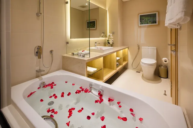 جناح جونيور بسرير كينج بإطلالة على البحر بشرفة، Nagar Hotel Nha Trang 4/4