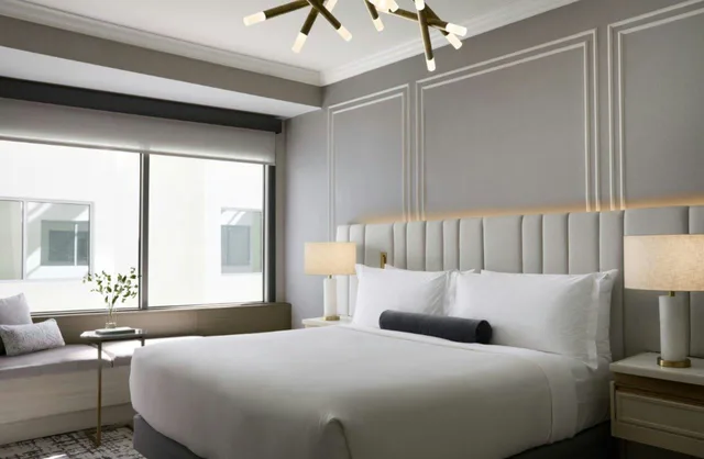 غرفة كلاسيكية بسرير كينج لذوي الإعاقة، InterContinental Hotels Indianapolis, an IHG Hotel 2/4
