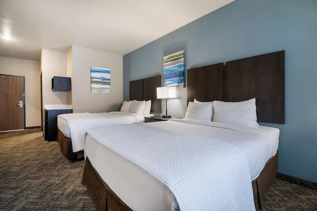 جناح بسريرين كوين، Best Western Golden Spike Inn & Suites 3/5