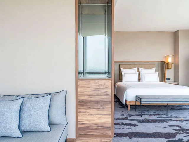 Room, King Bed, Bay View، Swissotel Jakarta PIK Avenue 1/10