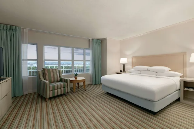 جناح رئاسي بسرير كينج، Embassy Suites by Hilton San Juan Hotel & Casino 1/5