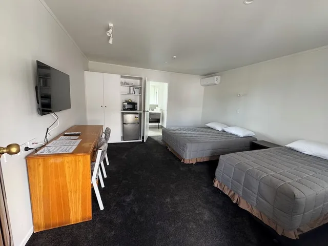 استوديو بسرير كوين وسرير فردي بجاكوزي، Grosvenor Motor Inn 2/6