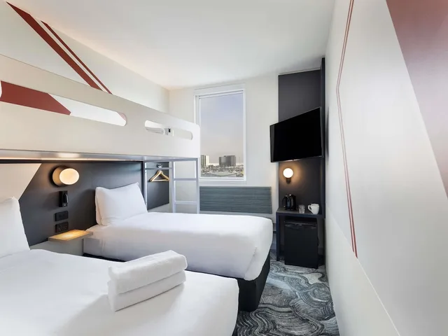 غرفة قياسية بسرير كينج وسرير بطابقين، ibis budget Auckland Airport 6/10