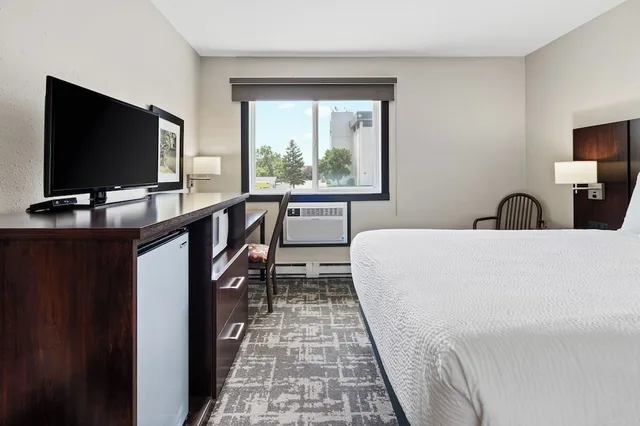 غرفة قياسية بسرير كوين، Fargo Inn and Suites 1/6